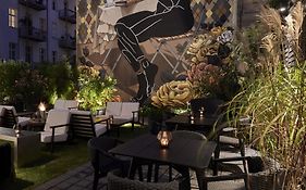 Sir Savigny Hotel